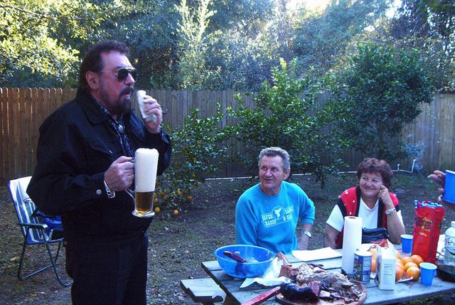 IM001364.jpg
Waldemar vychutnava
Jary tocene s cepici