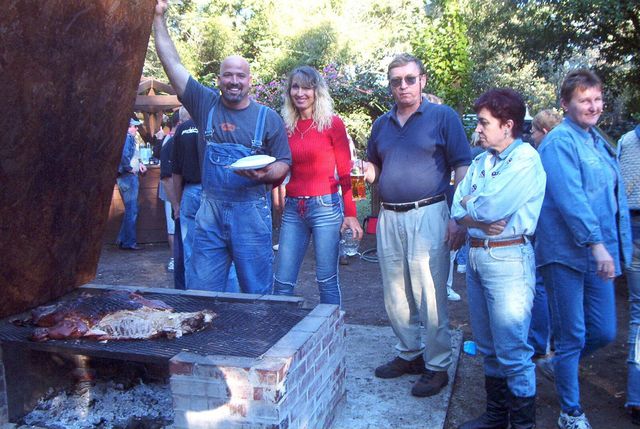 IM001371.jpg
Majitele farmy
odkryvaji peceni