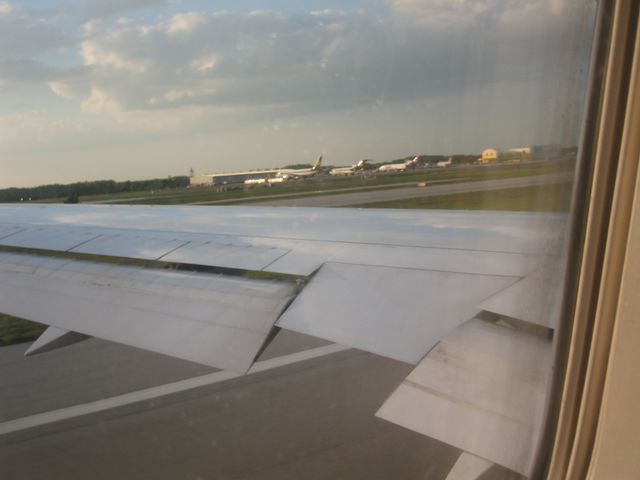 TAKING OF AT FORT MYERS AIRPORT, FLORIDA IMG_0633.JPG