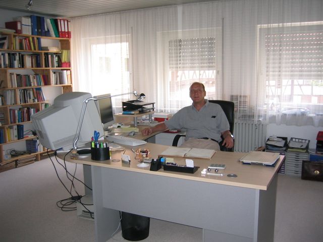 JARO BECH's OFFICE SHORNDORRF IMG_2218.JPG