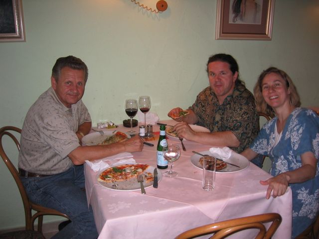 LAST PIZZA DINNER IN GERMANY,
18.6.2004 IMG_2284.JPG