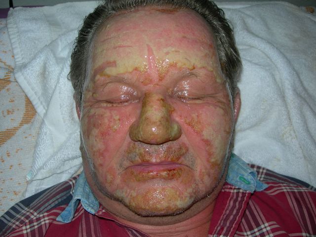 December 26, 2005  6:04PM DSCN0089.JPG