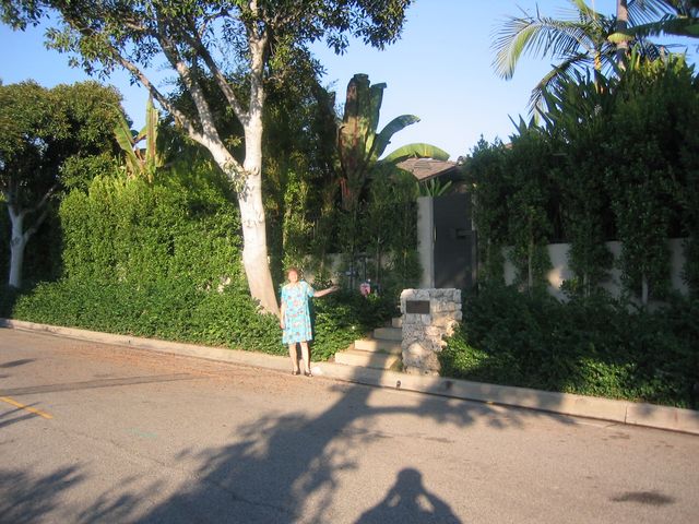 1157 Hillcrest Road, Beverly Hills the place we've lived at from Feb 1987 to Dec 1994 has changed the outside face very much IMG