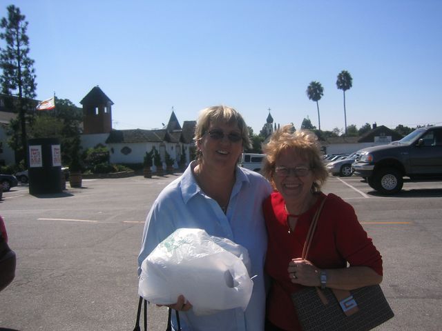 Shopping in Alpine Village IMG_4363.JPG