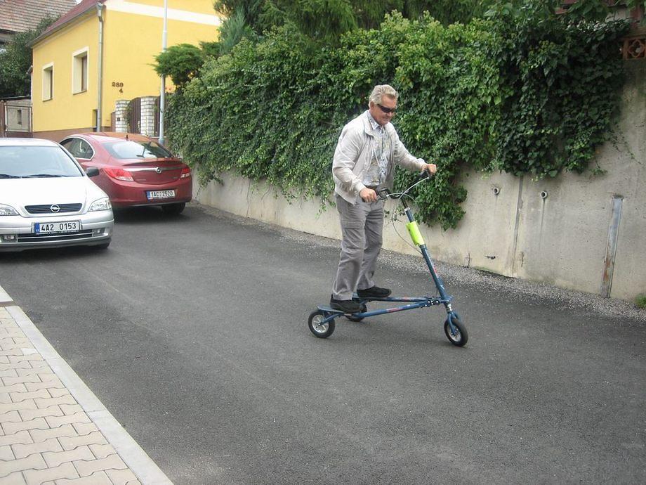 9/9/11 Introducing Trikke to my sister and her husband Jan IMG 4239