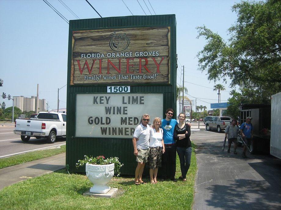Chris Design WINERY sign..IMG 3846
