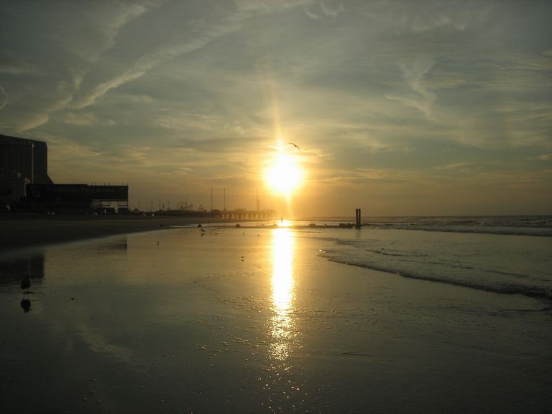 Vychazi slunce, prochazime se po plazi, je teprve 6.00 rano... IMG 5766