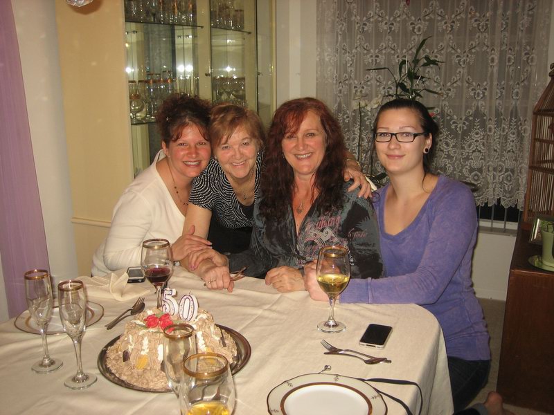 Scheri, babi Gina ,mama Hana,Katie(pritelkyne Chris)  IMG 6422