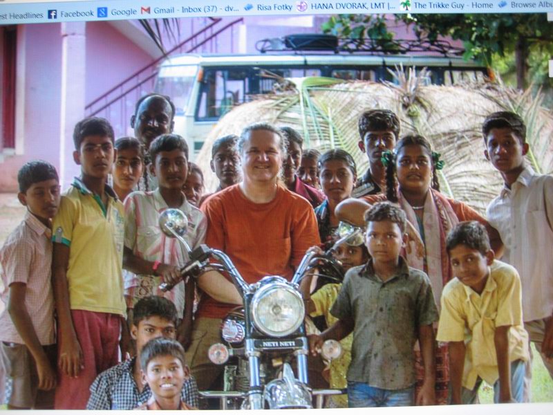 Risa je v Indii...Sice krasna motorka,ale nebezpecna, pekne se rozsekal.!!!   IMG 6740