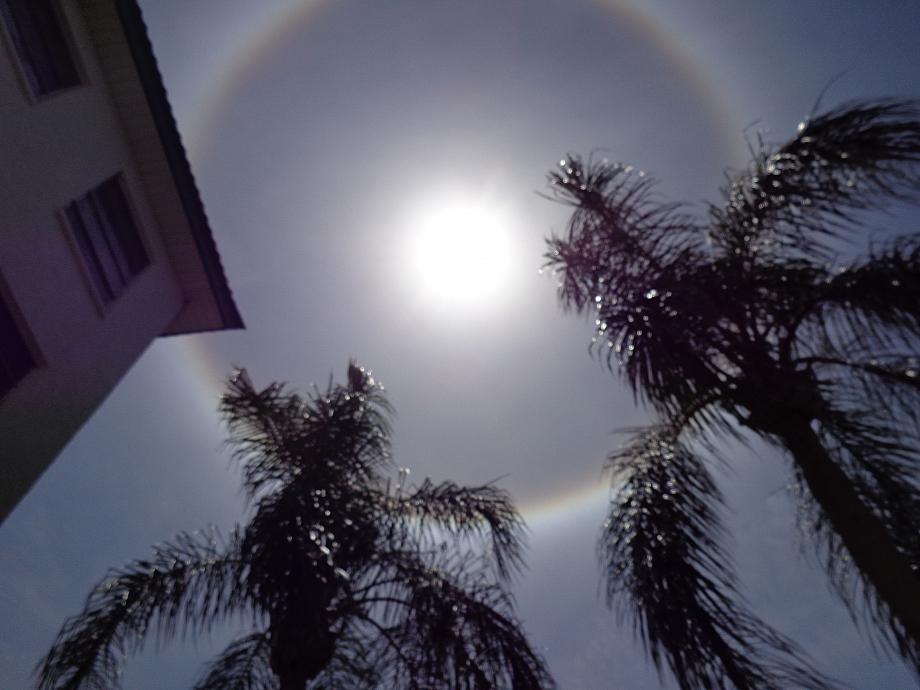 Zajimave slunce, co to asi znamena???? April 16, 2014 DSC00049