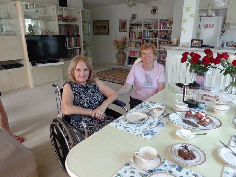 Dasa nas navsteva po zraneni....DSC00101