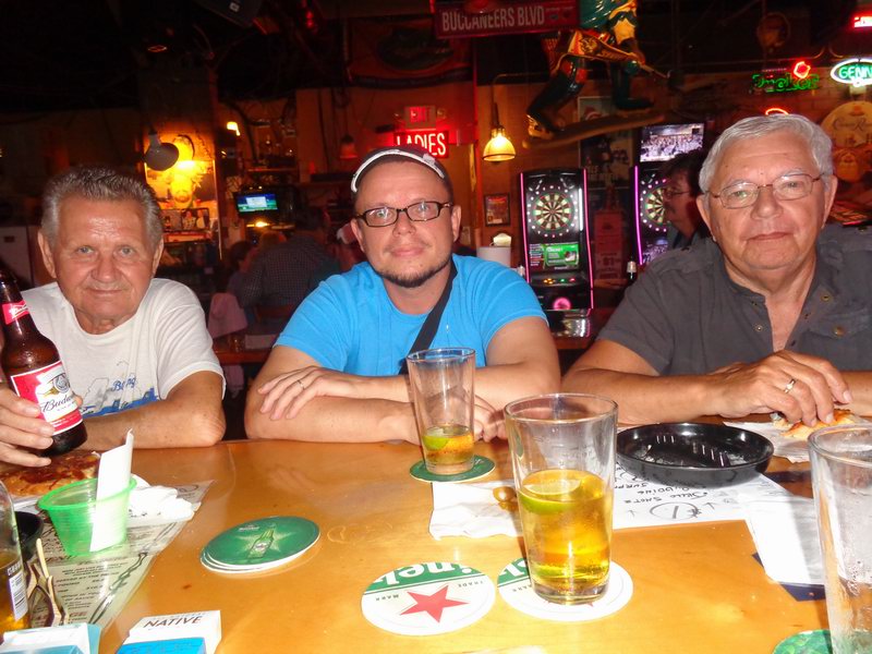 Dame si pizu a pivicko s prateli ze Svycarska......DSC00757