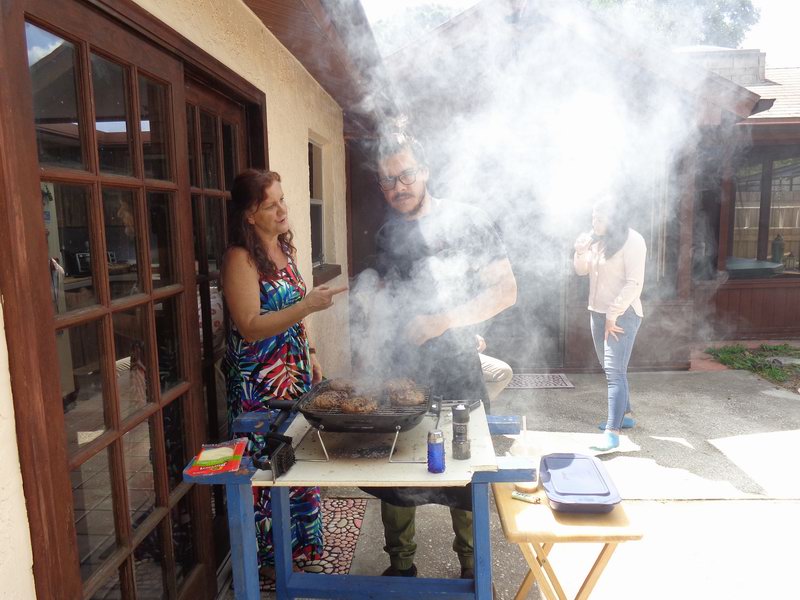 Den matek,Joshua griluje DSC07869 Apr 16, 2017