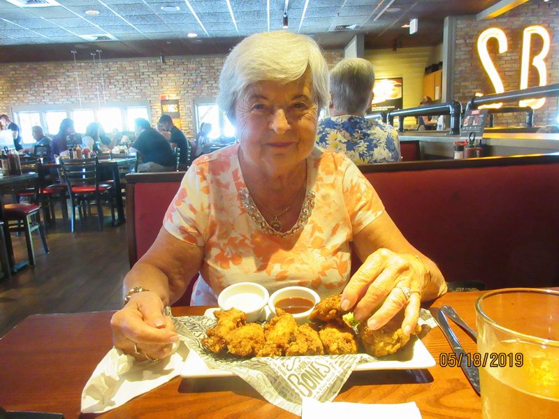 Bozenka ma narozeniny, pozvala nas do bezva restaurace v Clearwater... IMG 0212