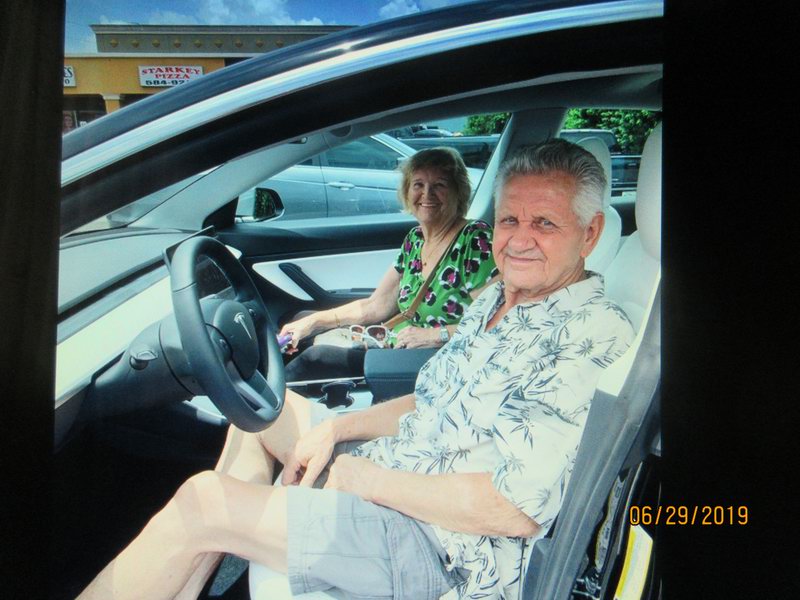 Trying Chris' new Tesla car/Zkousime Chrisovo nove Tesla auto