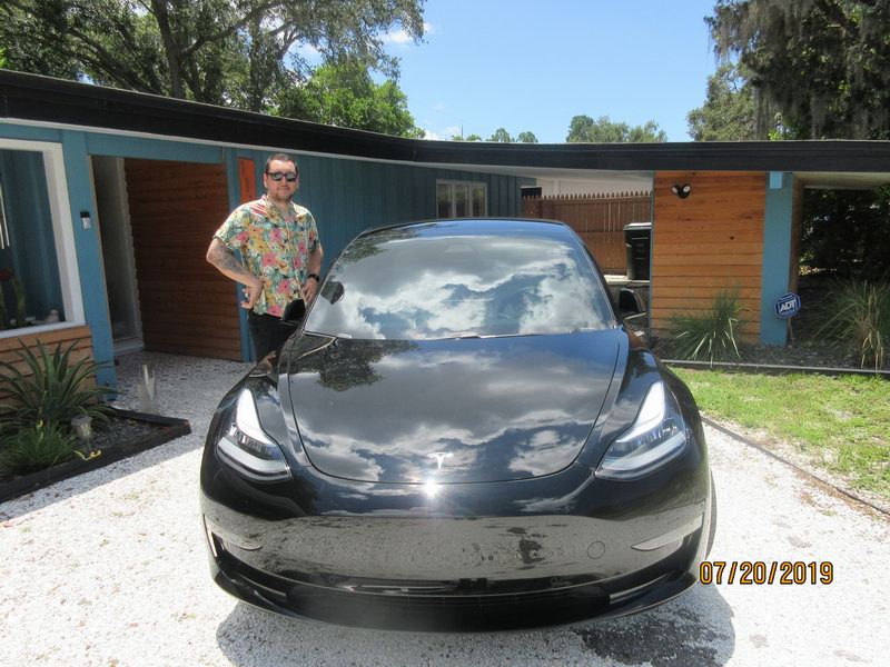 Chris' new Tesla electric car/Chrisovo nove Tesla elektricke auto