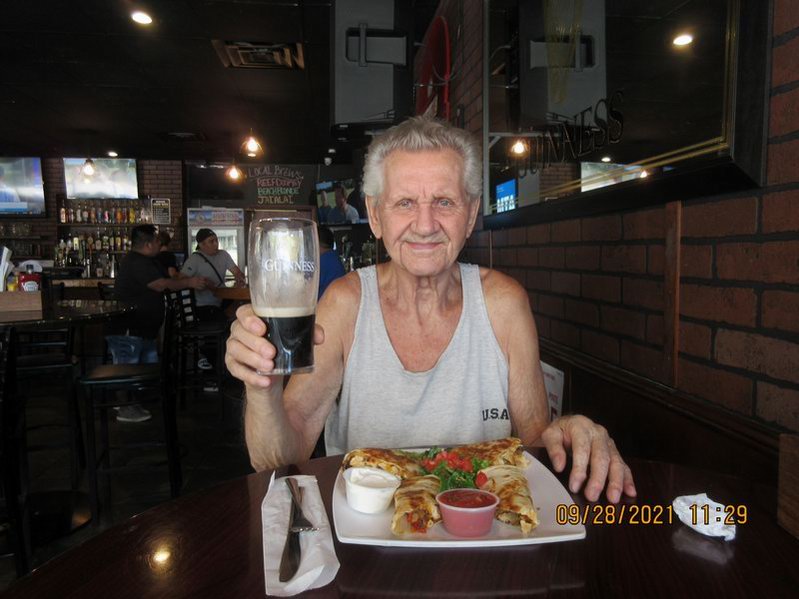 IMG 1003   V baru na plazi , trochu se osvezit..