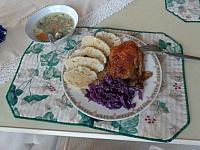 Kachna, hoskovy knedlik a cervene zeli...Polevka...Hodne pracne!!! DSC07998